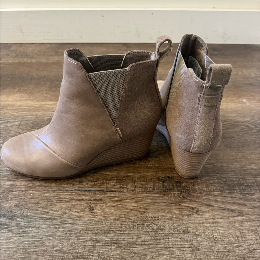 TOMS
Kelsey Pull On Leather Wedge Bootie
